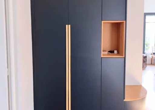 Agencement sur mesure meuble bleu nuit