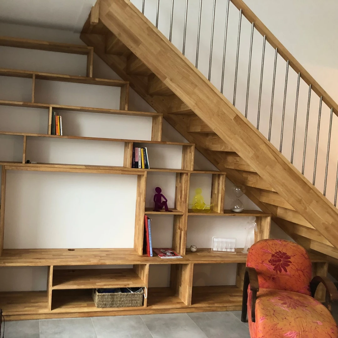 Aménagement sur mesure sous escalier
