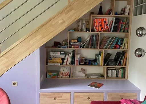 meuble sous escalier avec rangement et tiroir