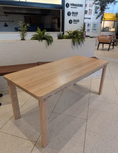 table en bois sur mesure pour espace professionel.JPG